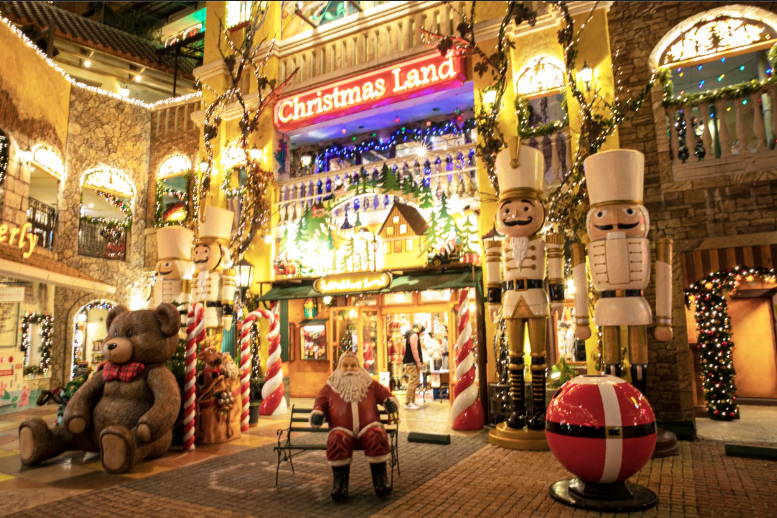 Christmas is forever at Christmas Land/Okinawa Island Guide